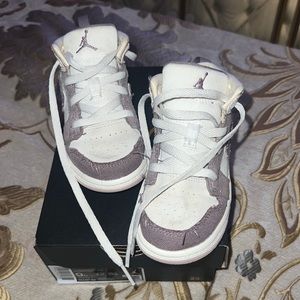 Jordan 1 mid toddler size 9c